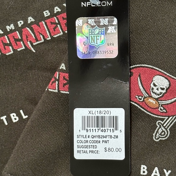 Big Boys NFL Buccaneers Hoodie! NWT! - Picture 3 of 5